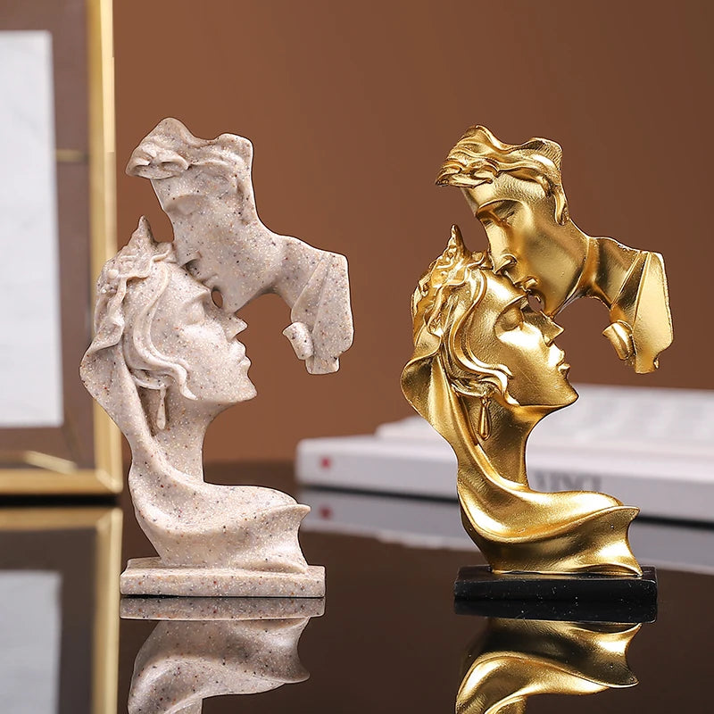 Miniature resin Lovers Kissing Ornament in sandstone, ideal for desktop or wine cabinet decoration