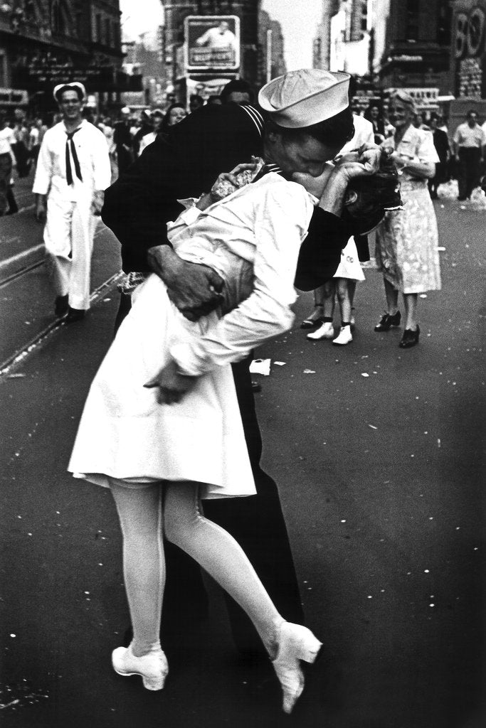 Times Square The Kiss on VJ Day Sailor Kissing Woman 1945 Photo Photograph Black White Celebration New York City NYC Cool Wall Decor Art Print Poster 12x18